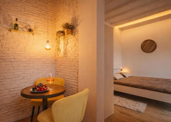 Little Urban Apartment *